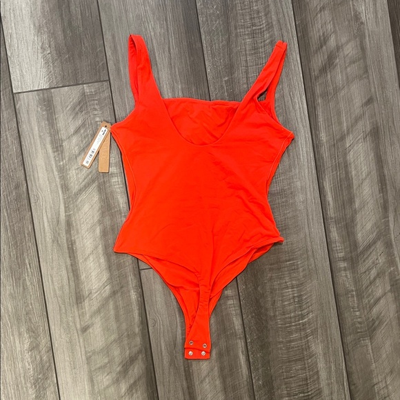 Skims Fits Everyone Bodysuit - Picture 4 of 5